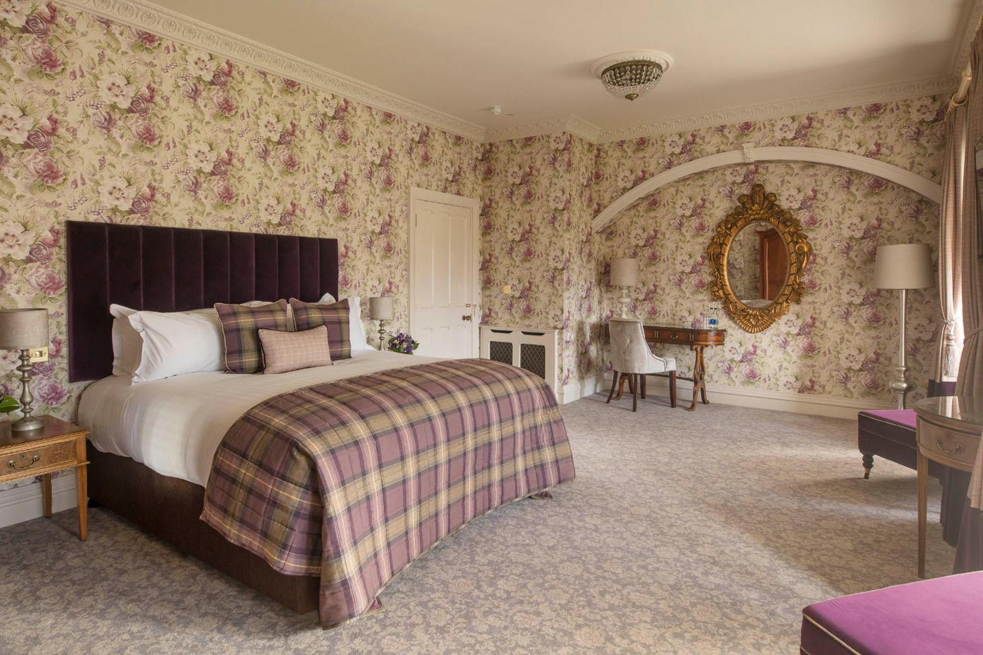 Отель Kilkea Castle Экстерьер фото