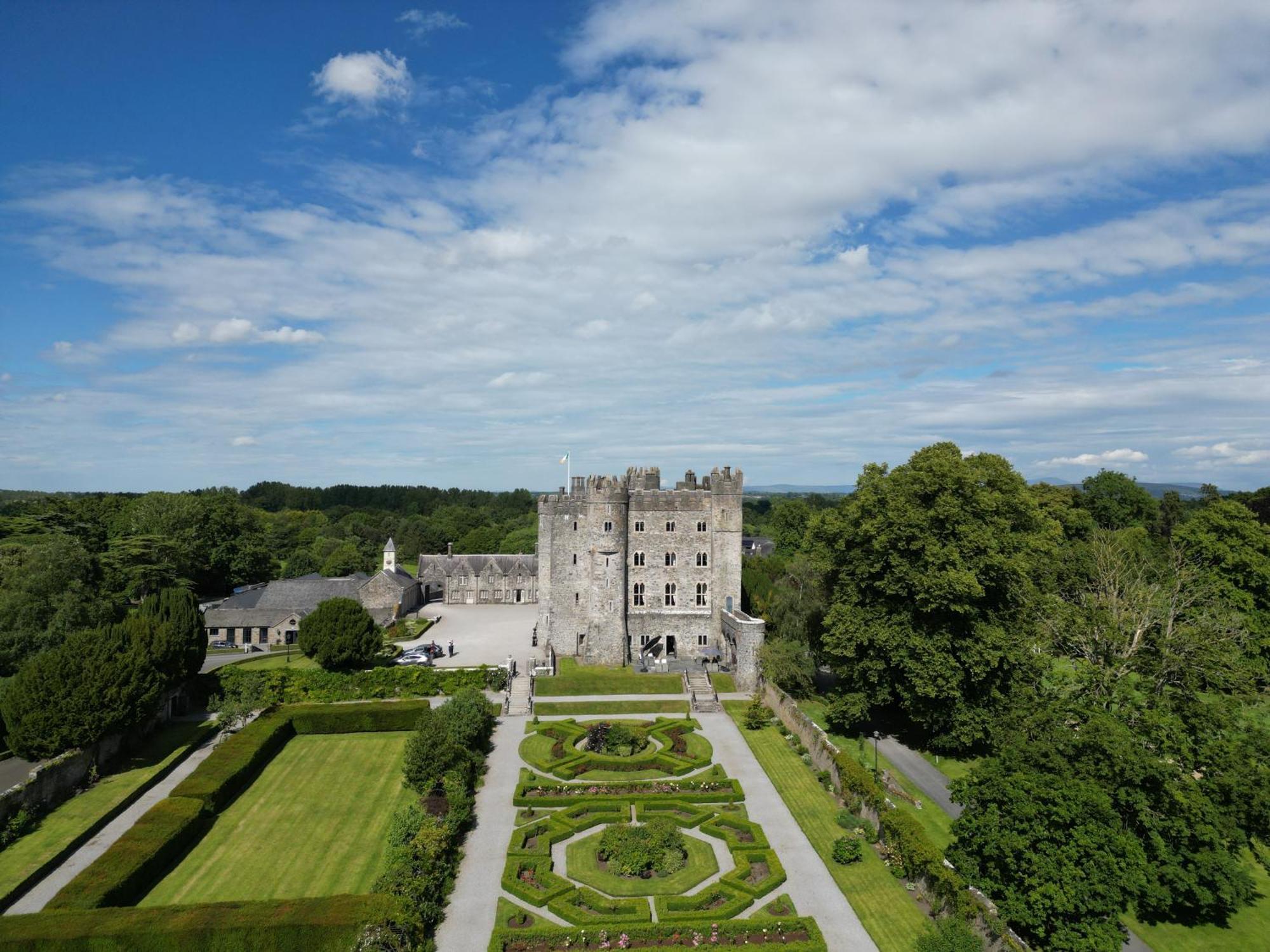Отель Kilkea Castle Экстерьер фото